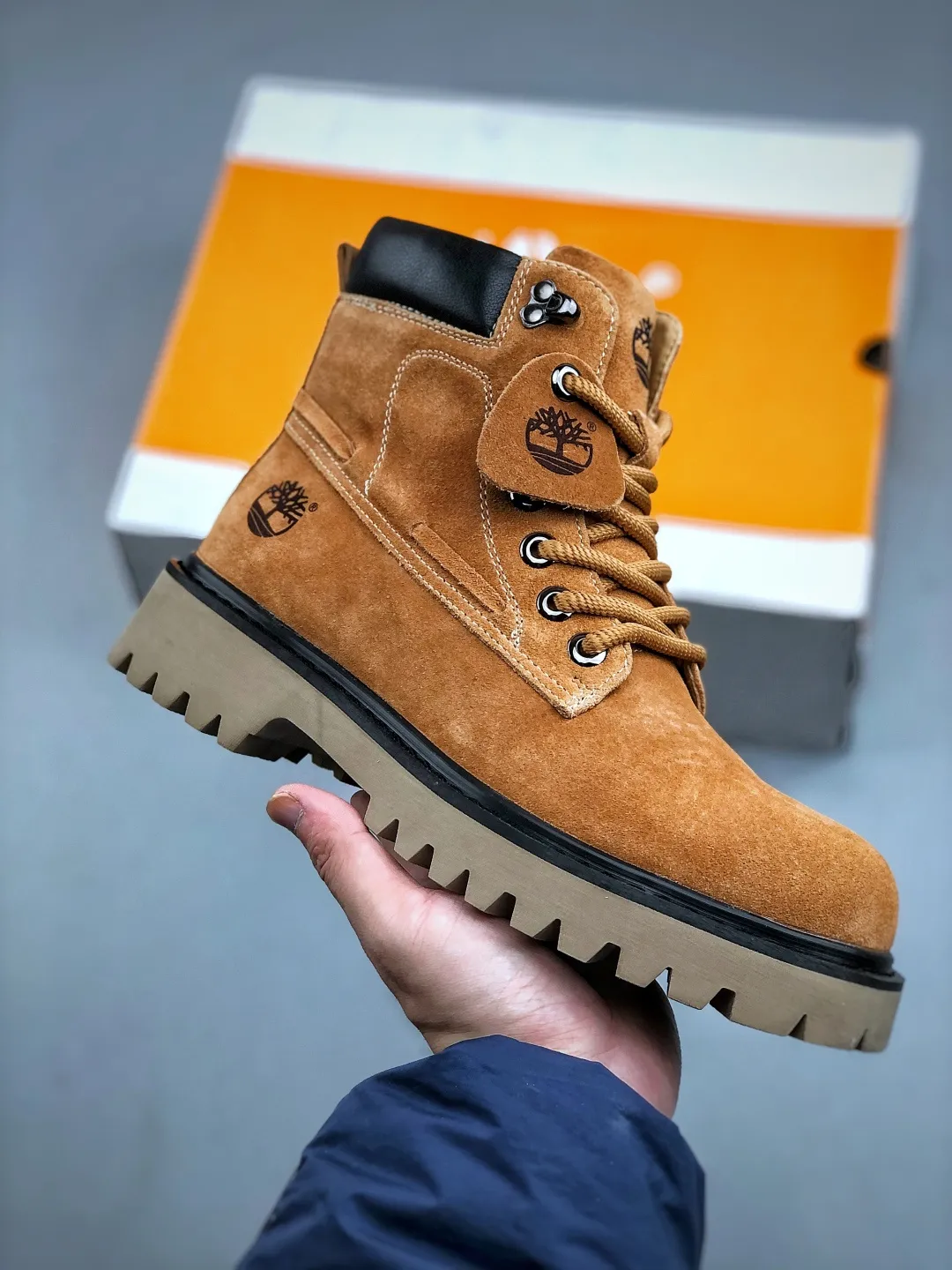 Local pick-up💰560 supports store release. New goods🚀#Timberland Timberland/Timberland New autumn and winter products (plush lining🔥warm and heat-locking) autumn and winter essential outdoor casual rhubarb boots series #Guangdong Dachang quality Original box original packaging Fashion and trend matching The fabric is made of Italian 🇮🇹 top frosted fine-grained cowhide with anti-odor and anti-corrosion genuine leather latex insoles The outsole and hardware are all made from factory raw materials. They are the same as the original Goodyear glue process. Good products do not kill pigs. The quality of the first order is strictly controlled. Exclusively launched on the entire network. The quality is beyond doubt. The full set of official website unified packaging gives you a perfect wearing experience. The quality is exquisite and durable. A must-have for sportsmen. Specializes in not being handsome. High-quality foot feel is first-class. This winter is suitable for outdoor cold protection. Daily casual matching. Size: 38 39 40 41 42 43 44 (leather shoe size)